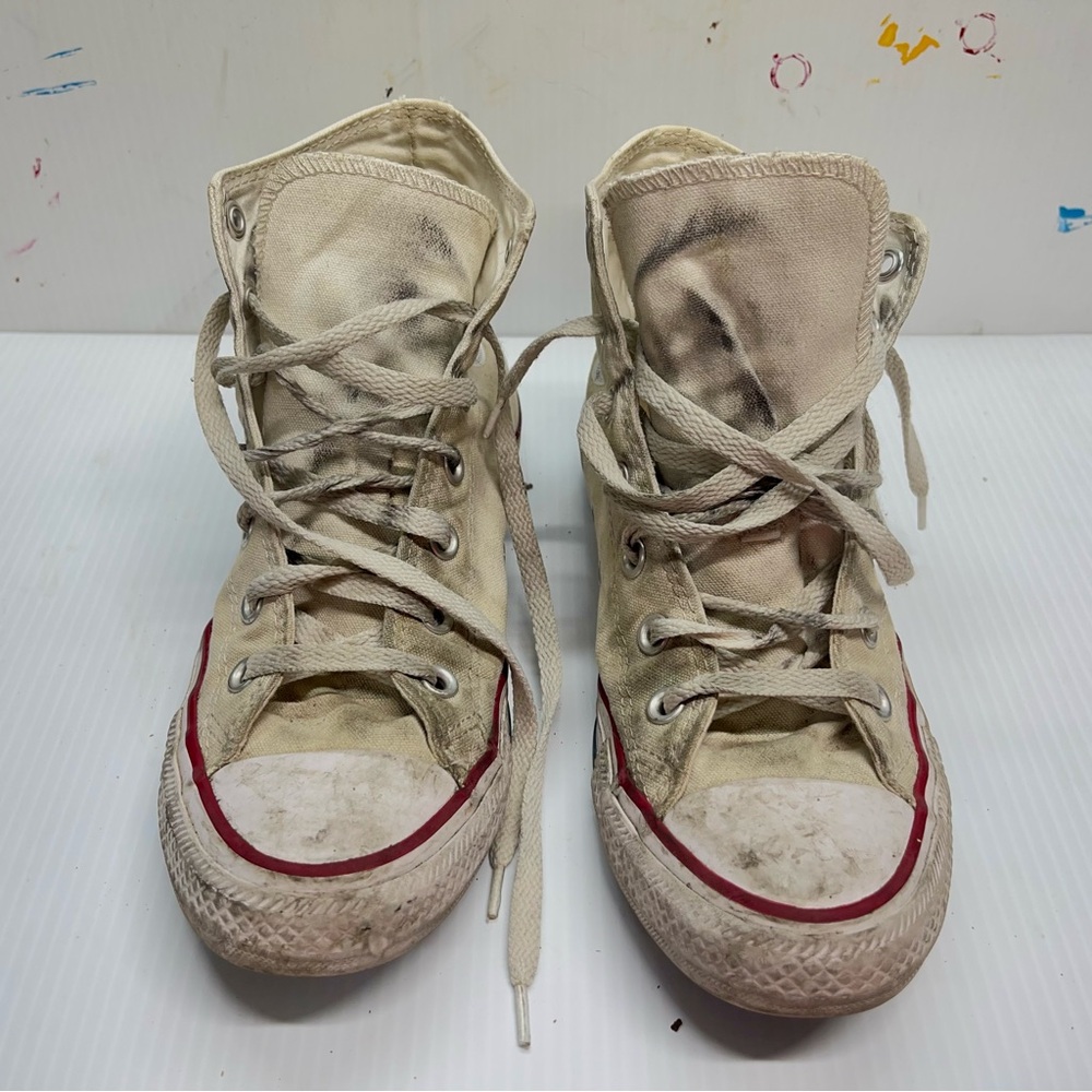 Converse Size 8 Women’s Well Worn